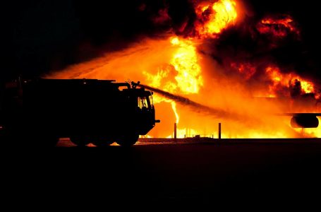 Do niebezpiecznego pożaru doszło w Bielowicku. W akcji wzięło udział 14 zastępów straży pożarnej