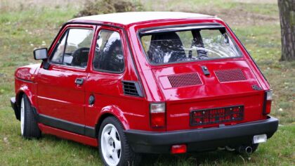Wyprawa właścicieli samochodów marki Fiat 126p do Turynu