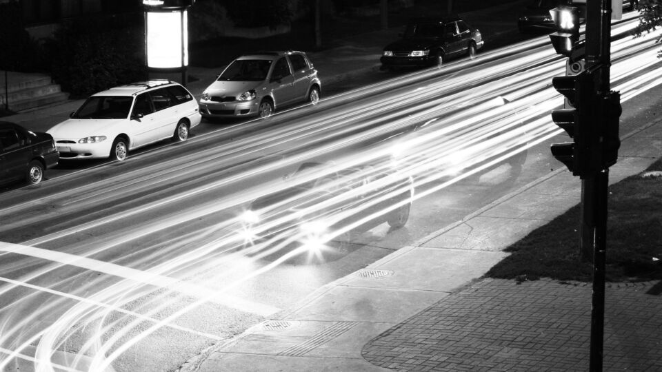 Ukrainiec pod wpływem alkoholu demolował auta na parkingu