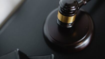 Krótkotrwała przygoda ze skradzionym skuterem: 20-latek odpowie przed sądem