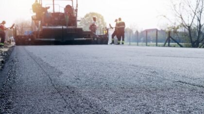 Finalizacja renowacji drogi powiatowej w Górkach Wielkich