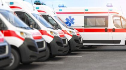 Tragiczne konsekwencje nieodpowiedzialnej zabawy petardą: nastolatek z poważnymi obrażeniami obu dłoni