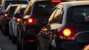 Kolizja w centrum Bielska-Białej: Utrudnienia w ruchu po zderzeniu dwóch aut