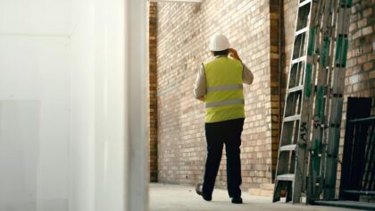 Miasto sprzedaje udziały w mieszkaniu po zmarłym współwłaścicielu w bloku z wielkiej płyty