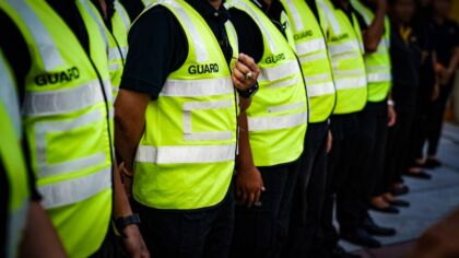 Most kolejowy blokuje dojazd wozów strażackich – mieszkańcy apelują o przebudowę