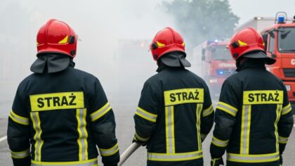 Pożar w Starym Bielsku: Dwoje strażaków zasłabło podczas akcji ratunkowej