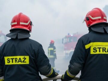 Pożar balkonu przy Leszczyńskiej. Interweniowało 15 strażaków