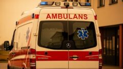 Bestwina: policjanci wynieśli dwoje z pożaru